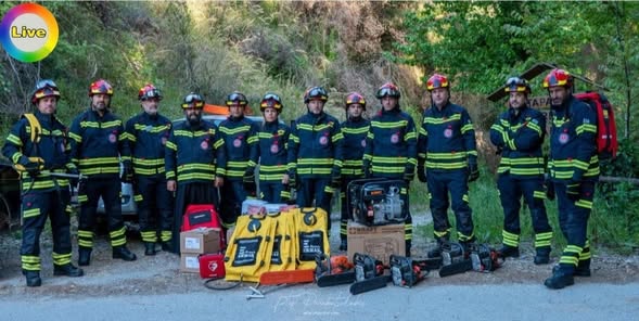 Πυροσβέστες με τον νέο εξοπλισμό