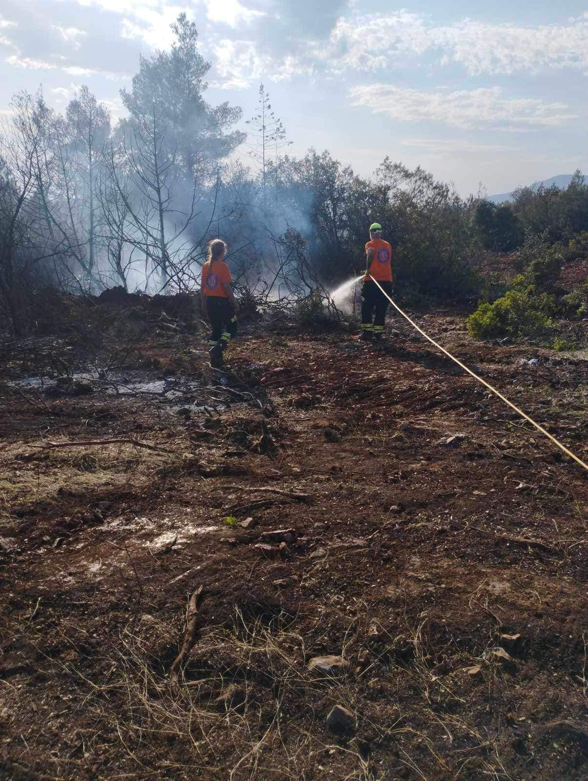 Συνδρομή στα Ψαχνά Ευβοίας — Δίπλα στους Πυροσβέστες